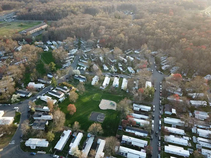 Monmouth Mobile Home Park Picture 9