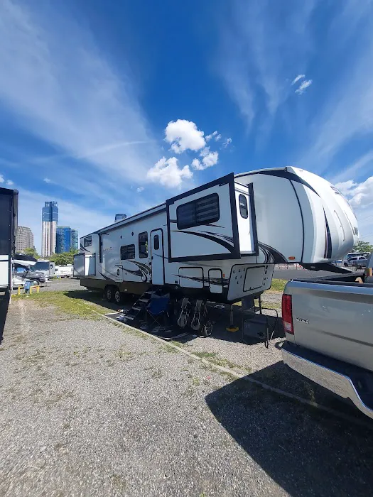 Liberty Harbor RV Park Picture 2