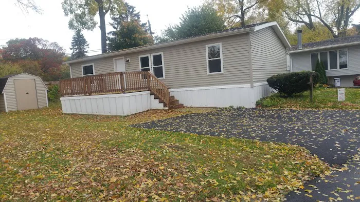East Avenue - Forest Lawn MHC Picture 1