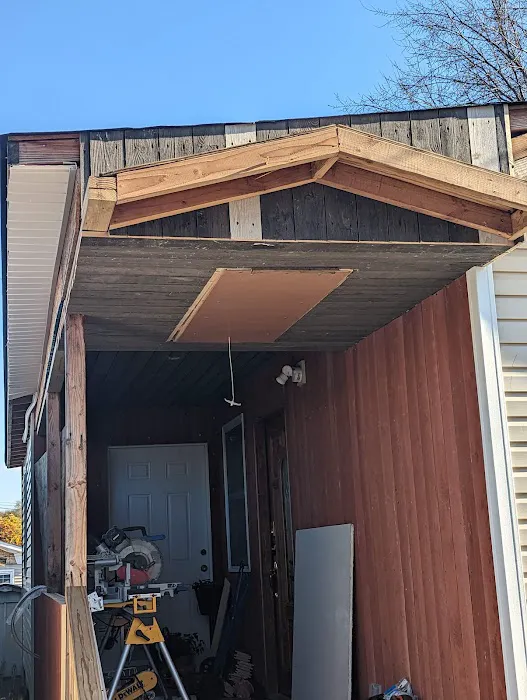 Riverview Trailer Cour Inc Picture 1