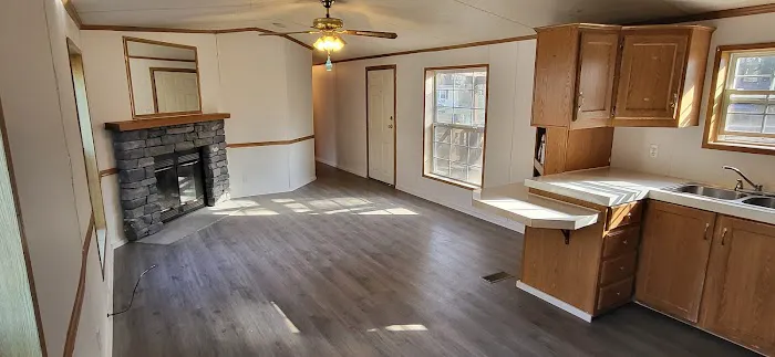 Shady Acres Mobile Home Park Picture 7