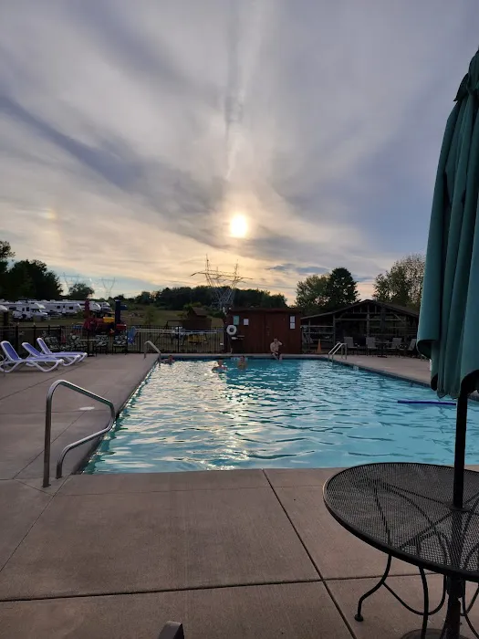 Red's Twilight on the Erie RV Resort Picture 2