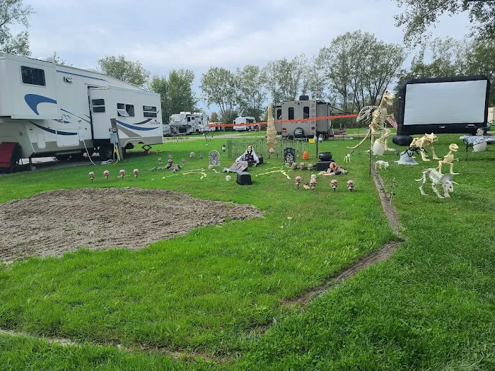 Niagara's Lazy Lakes Camping Resort Picture 4