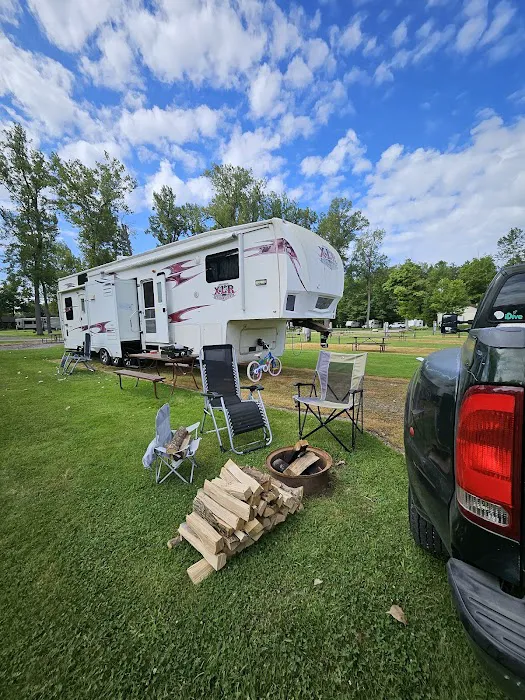 Niagara's Lazy Lakes Camping Resort Picture 5