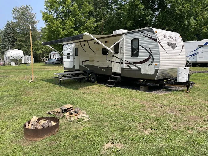 Port Bay RV Park & Campgrounds Picture 3