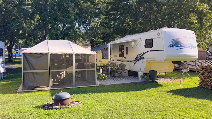 Lake Bluff Campground Picture 6