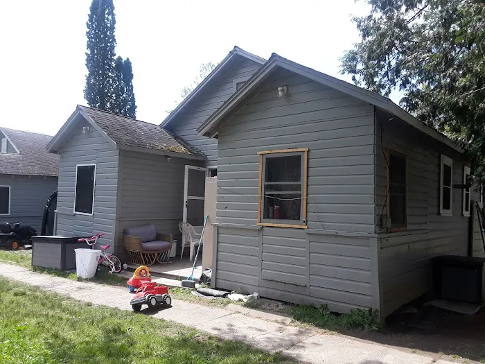 Charlies Lakeside Colony Picture 9