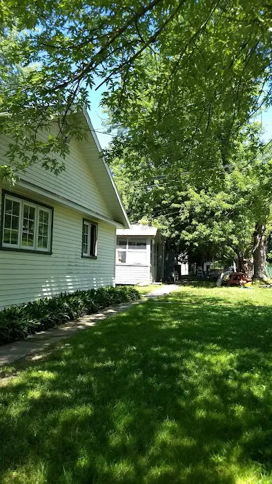 Charlies Lakeside Colony Picture 3