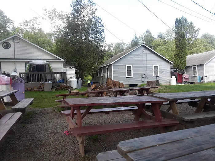 Charlies Lakeside Colony Picture 8