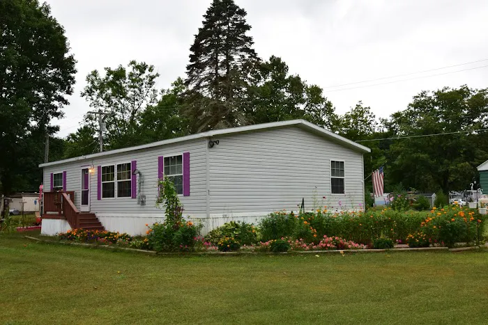 Pine Haven Manufactured Home Community Picture 6