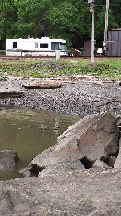 Highland Falls RV Park & Marina Picture 4