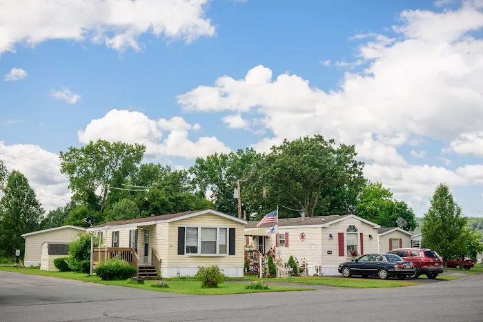 Rolling Hills Mobile Home Park Picture 2