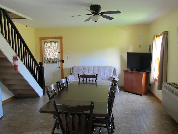 Sunset Park RV & Cabins Picture 4
