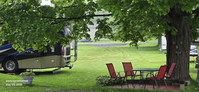 Sunset Park RV & Cabins Picture 6