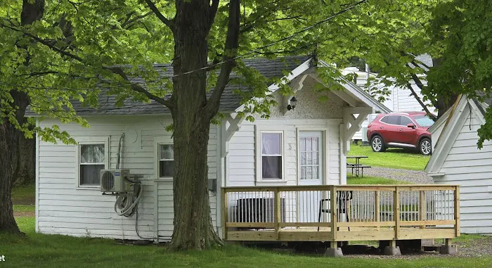 Sunset Park RV & Cabins Picture 3