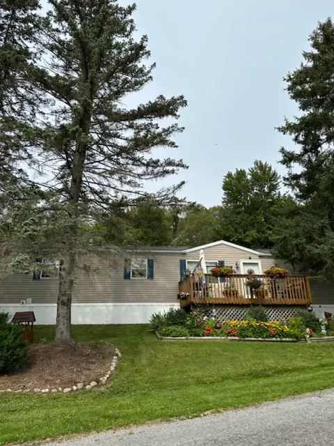 Lakeview Terrace Mobile Home Park Picture 1