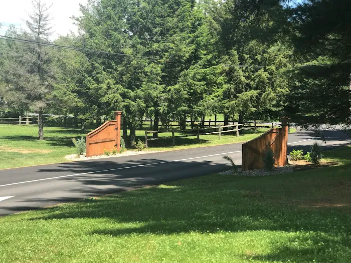 Sun Retreats Adirondack Gateway Picture 3