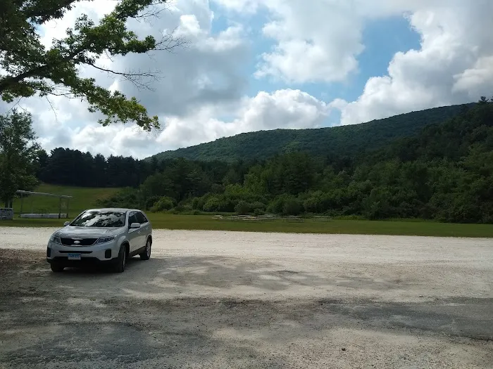 Lone Oak Campsites Picture 8
