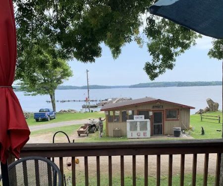 McLear's Cottage Colony and Campground