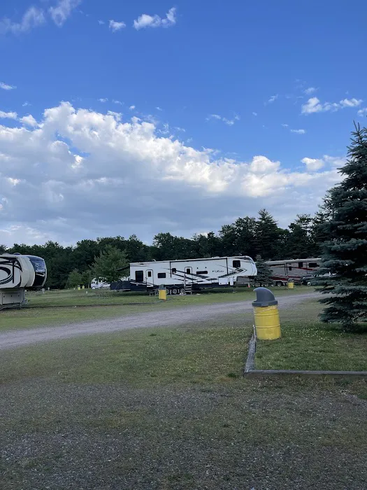 Lake Compounce Campground check-in and store Picture 2