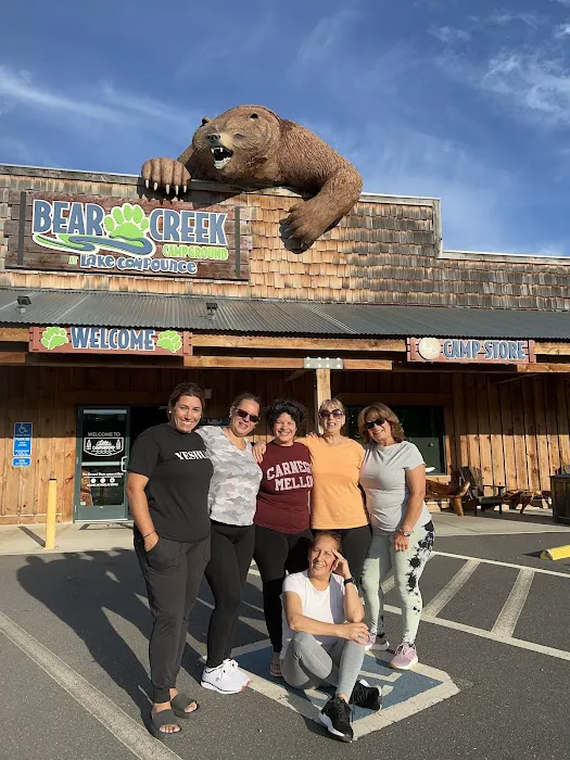 Lake Compounce Campground check-in and store Picture 7