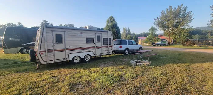 Lake Compounce Campground Picture 6