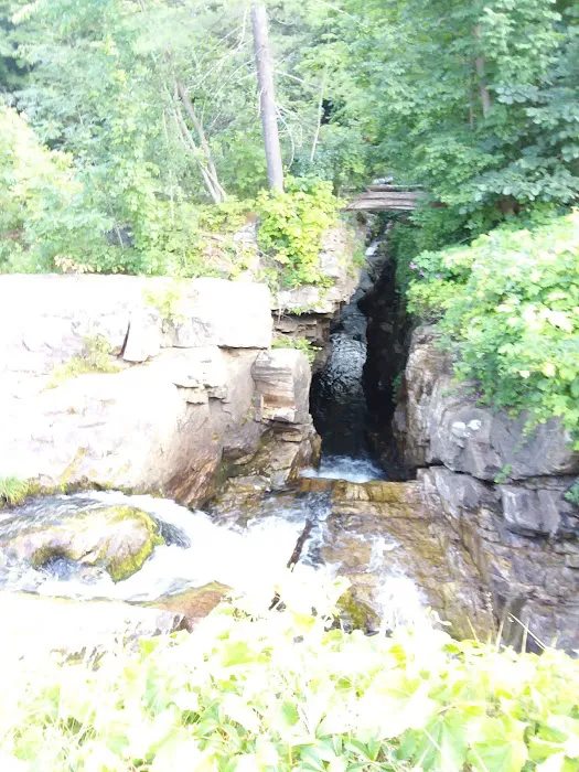 Green Acres By the Brook Picture 7