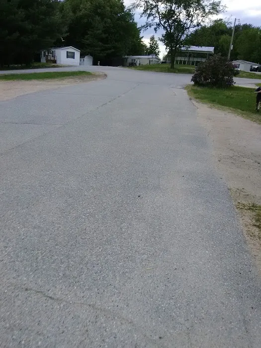 Interlakes Mobile Home Park Picture 9