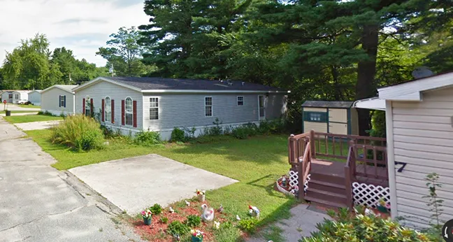 Litchfield Estates Mobile Home Park Picture 1
