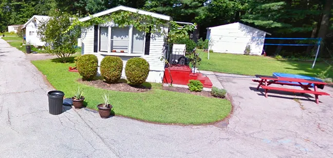 Litchfield Estates Mobile Home Park Picture 3
