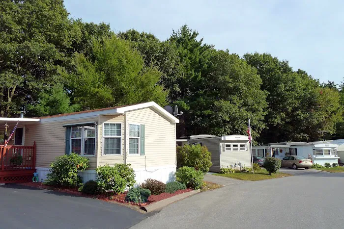 Chelmsford Commons Manufactured Home Community Picture 1