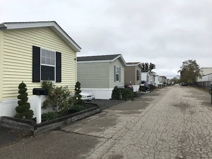 Gansett Mobile Home Park Picture 2