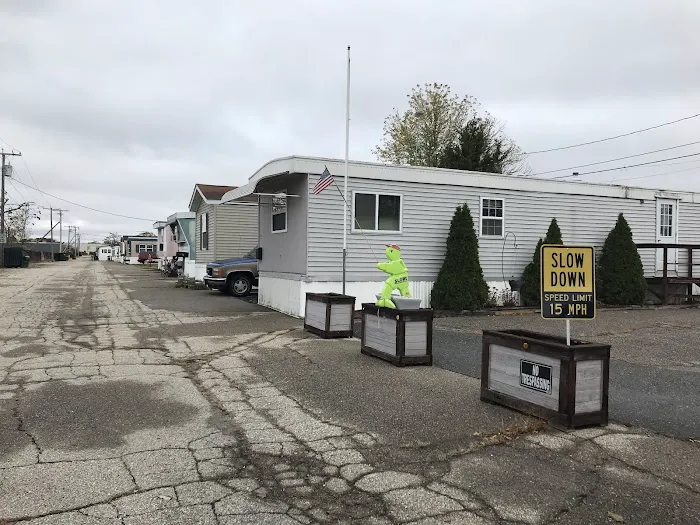 Gansett Mobile Home Park Picture 9