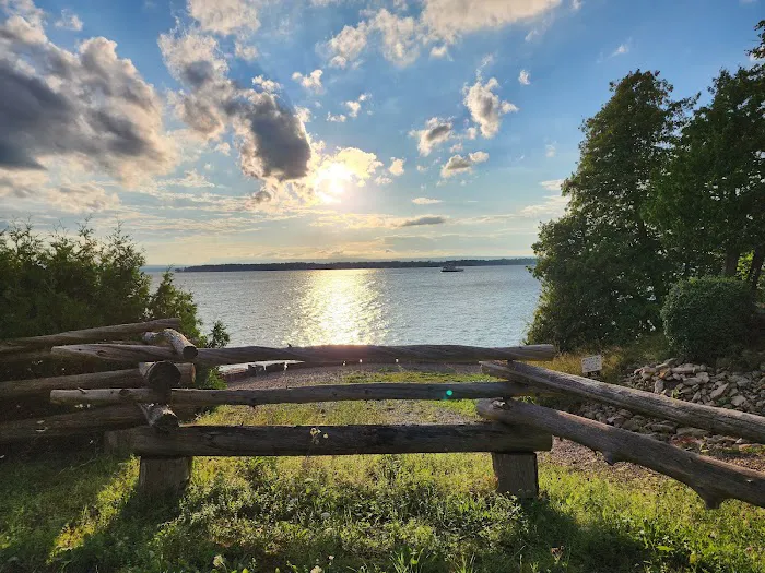 Champlain Resort Picture 6