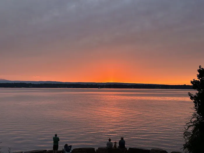 Champlain Resort Picture 1