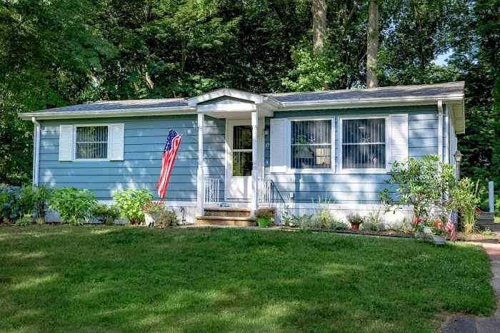 Yankee Village Picture 6