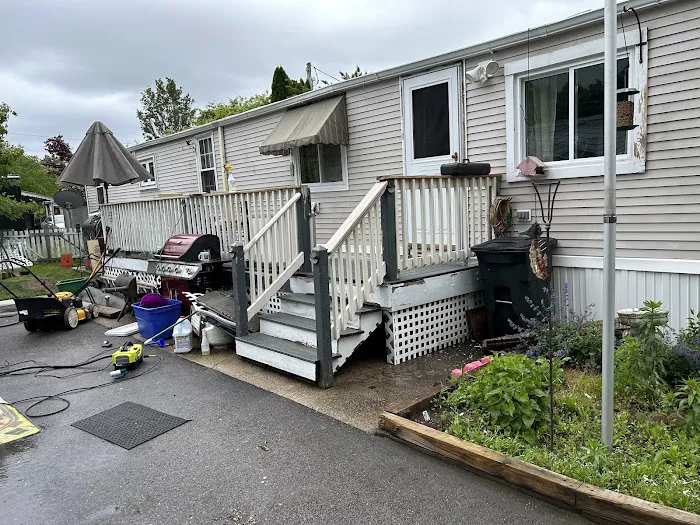 In-Town Mobile Home Park Picture 2