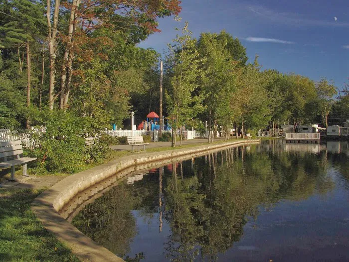 Paradise Park Resort Campground Picture 5
