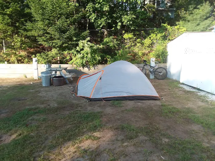 Ne're Beach Family Campground Picture 4