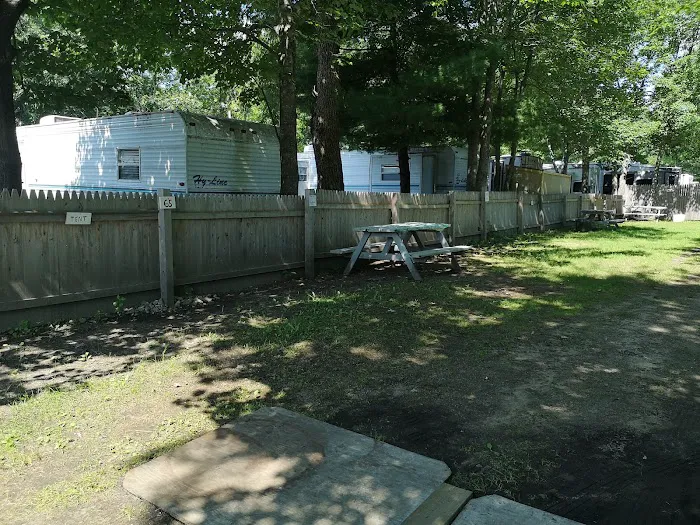 Ne're Beach Family Campground Picture 9