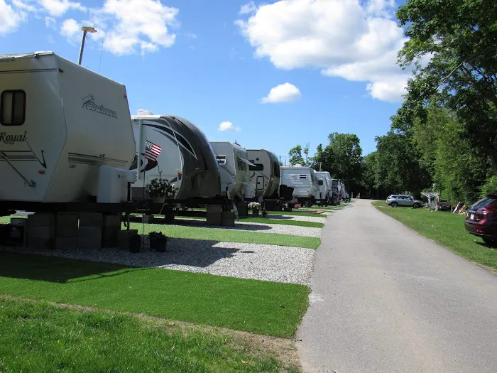 Meadowlark Mobile Home & RV Park Picture 5