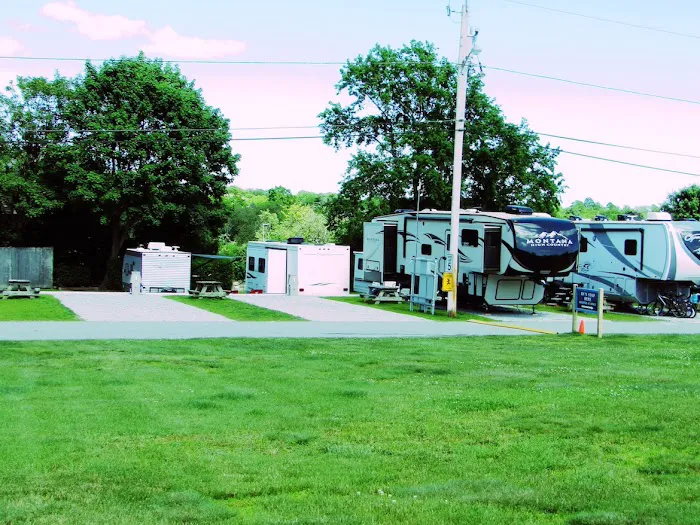 Meadowlark Mobile Home & RV Park Picture 2