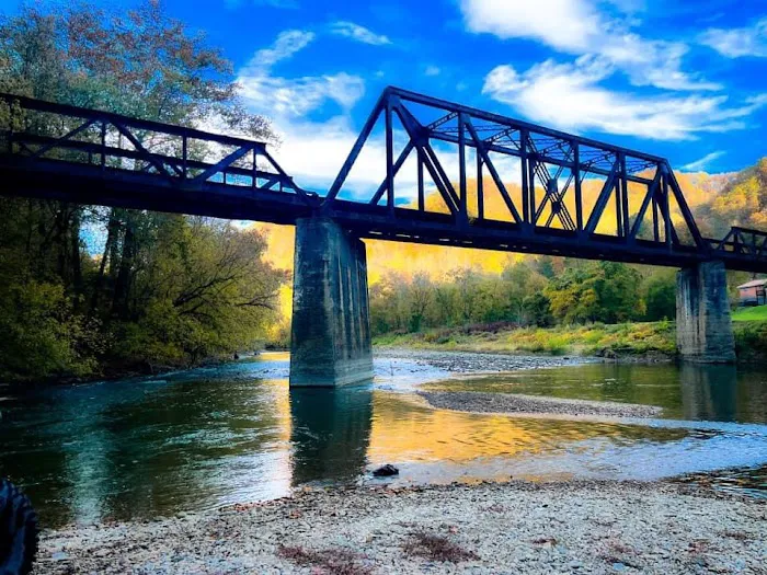 Hillbilly Rentals Resort & Campground Picture 7