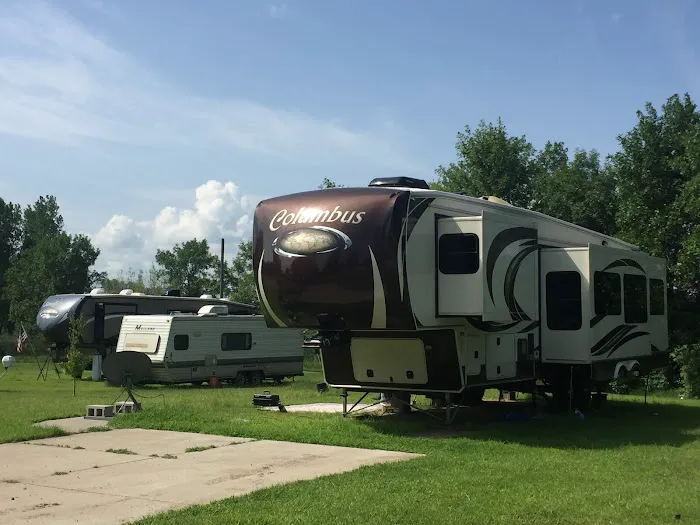 Hansen's Loop RV & Mobile Home Park Picture 2