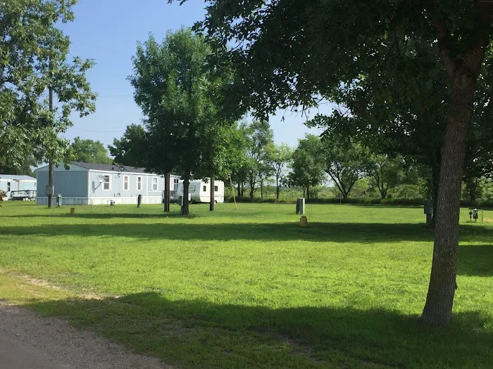 Hansen's Loop RV & Mobile Home Park Picture 8