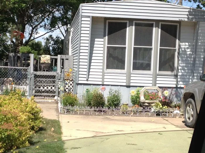 Town & Country Mobile Home Park Picture 7