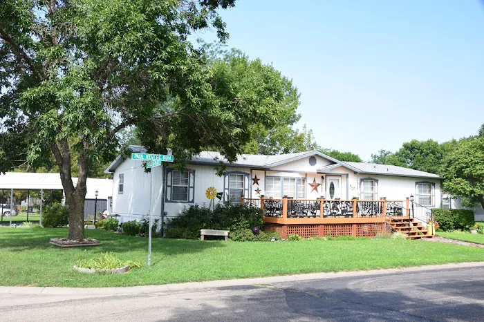 Colonial Gardens Manufactured Home Community Picture 3