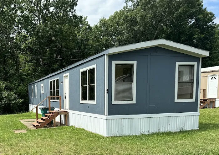 Parkwood North Mobile Home Park Picture 2
