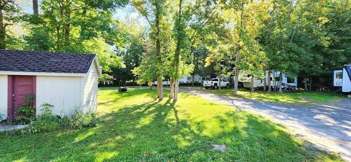 Voyageurs RV Campground and Cabins Picture 4