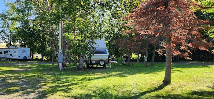 Voyageurs RV Campground and Cabins Picture 2